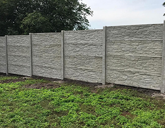 Betonový plot lámaný kámen